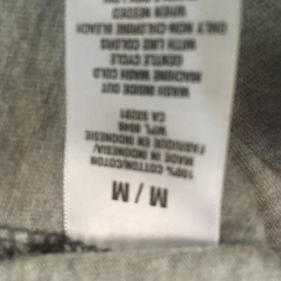 Aeropostale sleeveless top shirt. Preowned, great cond. Raised sewn on letters. - Picture 3 of 4